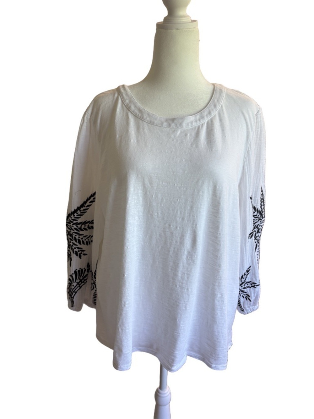 Chico's Sz 4 white cotton pullover top. Embroidery on sleeve. Lightweight